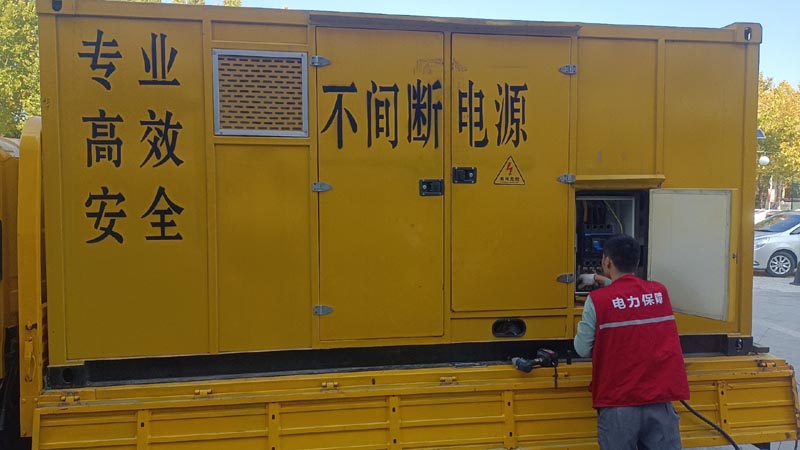 疏附柴油发电机组和UPS电源配合使用时，如何避免切换过程中的电力中断？